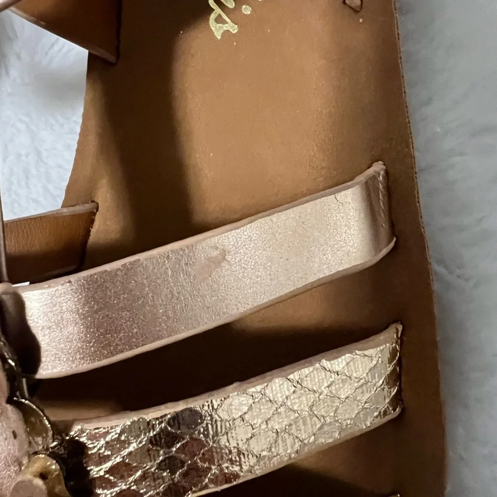 Small scratch - Picture 3 of 6